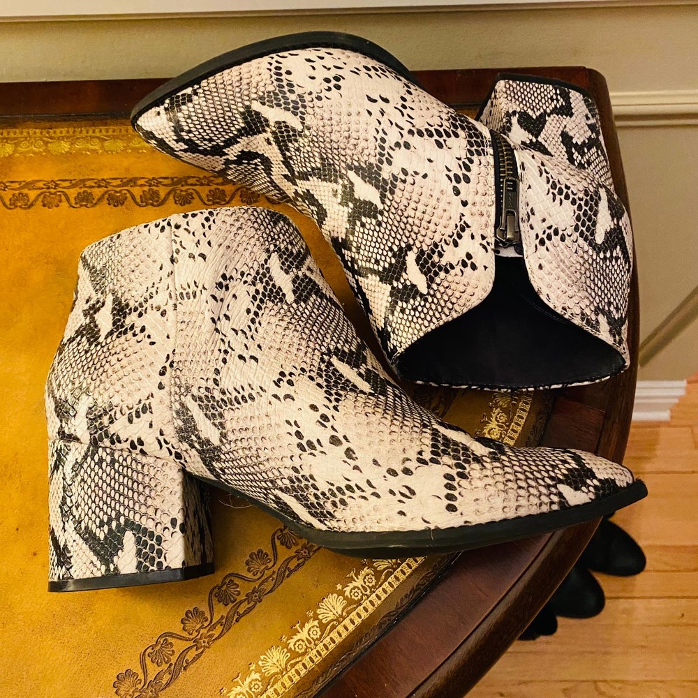 Seychelles Chaparral Black White Python Leather E… - image 3